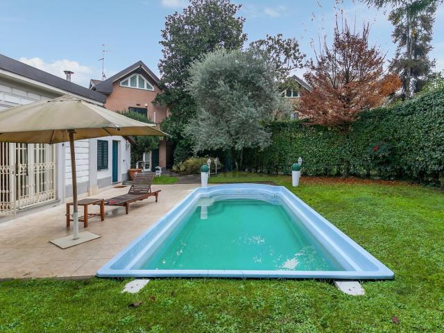 Case e ville in vendita di 285 m² in Via Concordia, 9