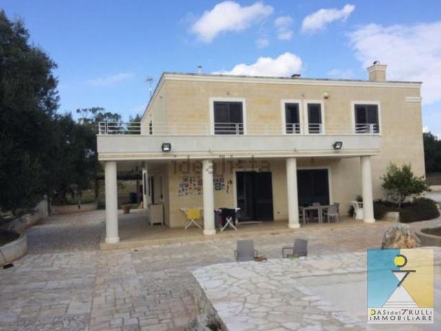 Case e ville in vendita di 285 m² in Via Ceglie Messapica