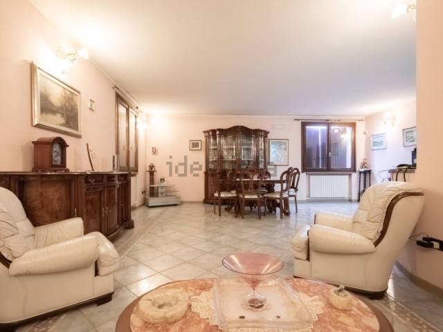 Case e ville in vendita di 285 m² in Via Circondaria Sud, 77