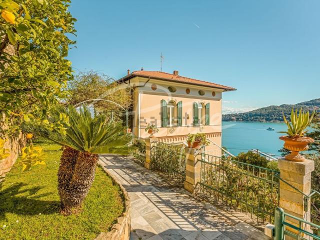 Case e ville in vendita di 285 m² in Via Giuseppe Garibaldi, 71