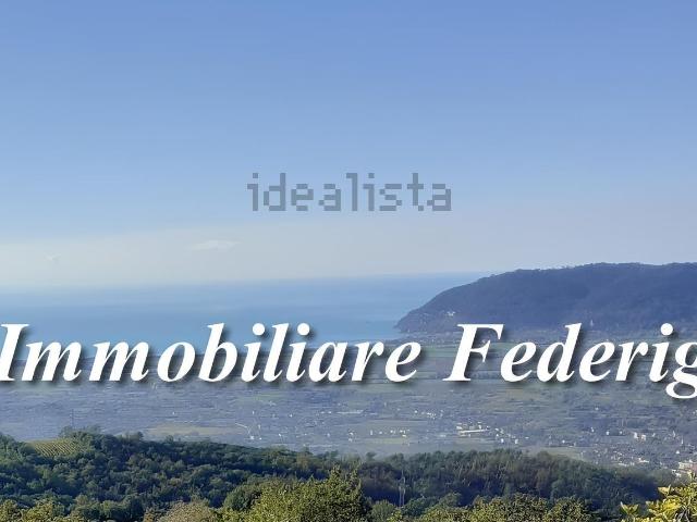 Case e ville in vendita di 285 m² in Via dei Pini, 40