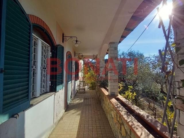 Case e ville in vendita di 285 m² in Via dei Pini, 40