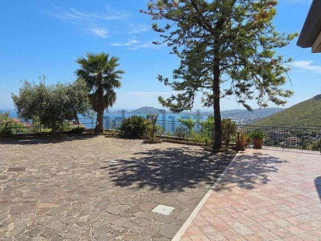 Case e ville in vendita di 285 m² in Via Santa Maria la Noce, 68