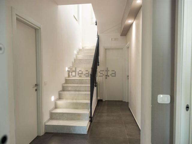 Case e ville in vendita di 285 m² in Via Simeto, 46