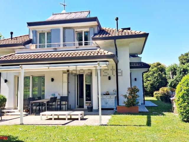 Case e ville in vendita di 285 m² in Via XX Settembre, 2