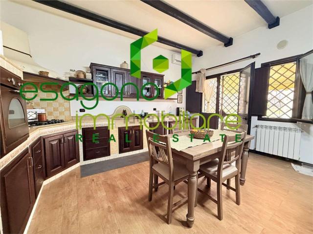 Case e ville in vendita di 285 m² in Viale Epipoli