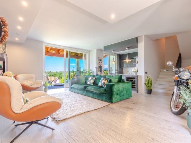 Case e ville in vendita di 286 m² in Via Carlo Linati, 2