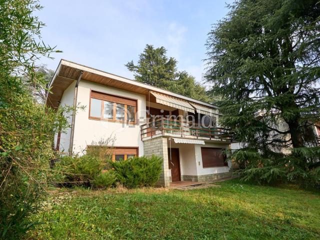 Case e ville in vendita di 286 m² in Via Giosuè Carducci, 6