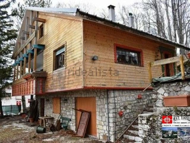 Case e ville in vendita di 286 m² in Via dei Villini