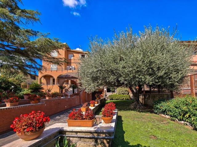 Case e ville in vendita di 286 m² in Via del casale d&apos Antoni, 90