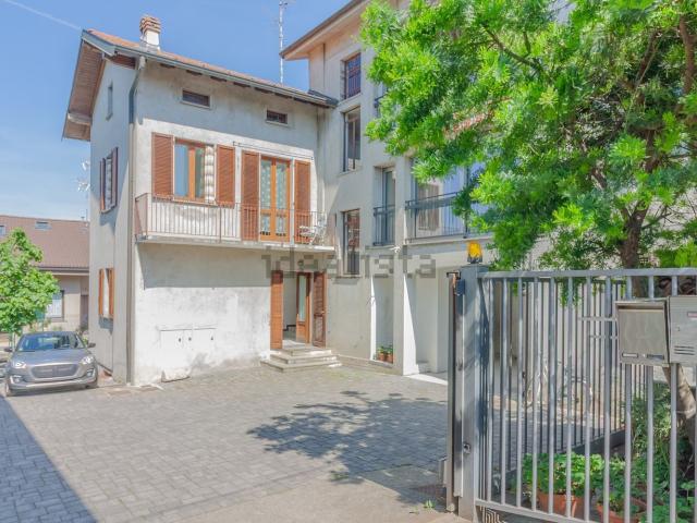 Case e ville in vendita di 286 m² in Via Francesco Baracca, 78