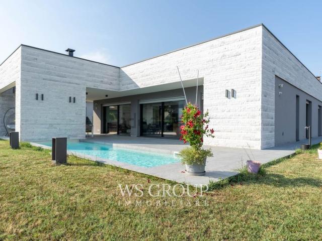 Case e ville in vendita di 286 m² in Via Privata Cà del Bosco, 11