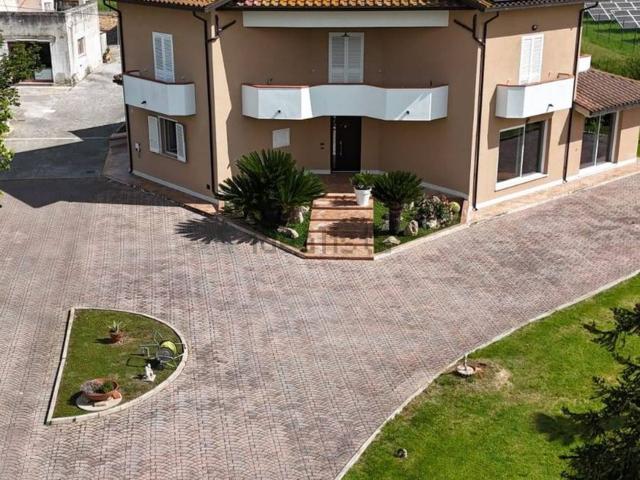 Case e ville in vendita di 287 m²