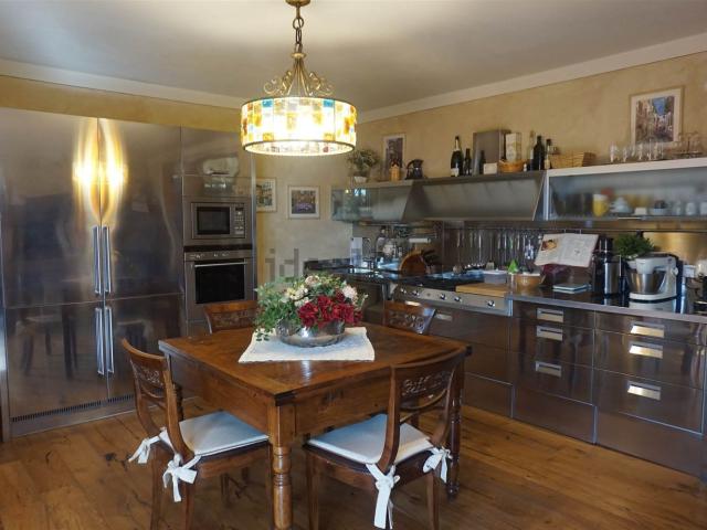 Case e ville in vendita di 287 m² in Via Gino Coli