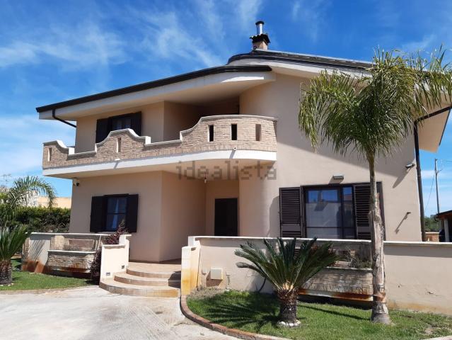 Case e ville in vendita di 287 m² in Via dei gelsomini, 200