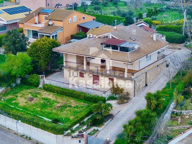 Case e ville in vendita di 287 m² in Via del Bagolaro, 9