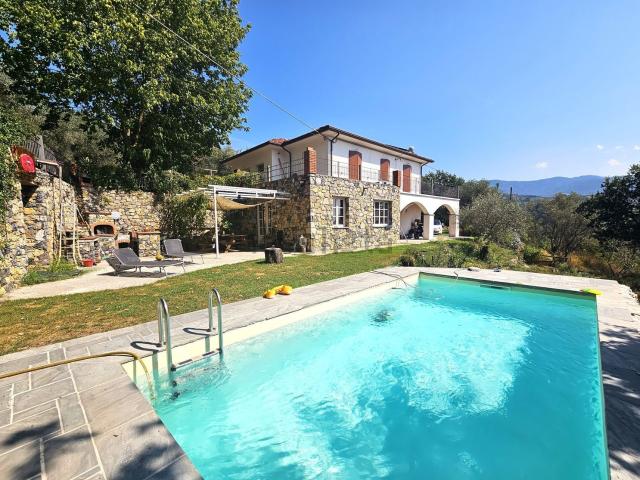 Case e ville in vendita di 287 m² in Via Luparello, 5