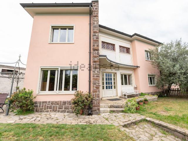 Case e ville in vendita di 287 m² in Via Sant&apos Alberto, 16