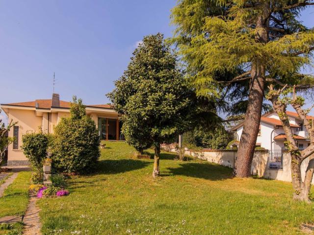 Case e ville in vendita di 287 m² in Via Torino, 3