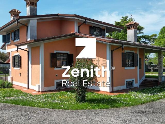 Case e ville in vendita di 288 m² in Via G. Puccini, 1