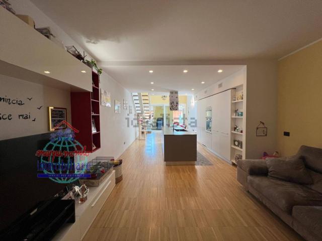Case e ville in vendita di 288 m² in Via Don Minzoni, 18