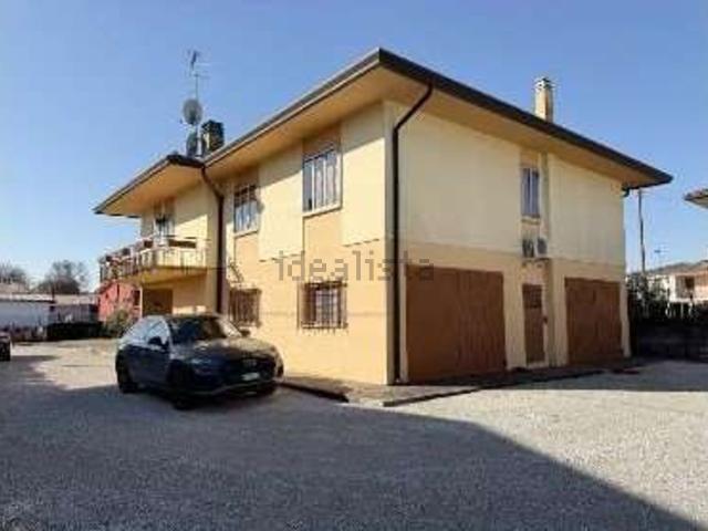 Case e ville in vendita di 288 m² in Via Don Primo Mazzolari, 3