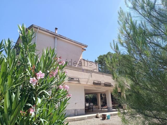 Case e ville in vendita di 288 m² in Via dei Vulcanelli