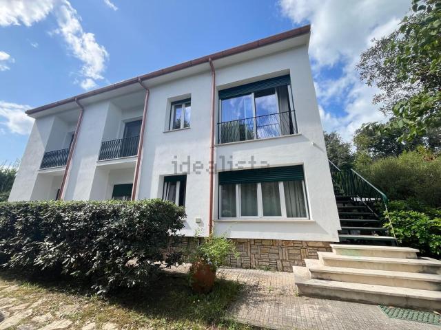 Case e ville in vendita di 288 m² in Via delle Salvie, 43