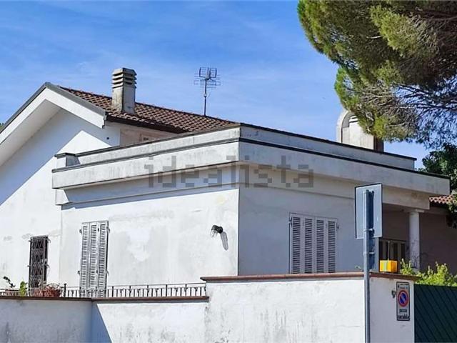 Case e ville in vendita di 288 m² in Via di Montenero