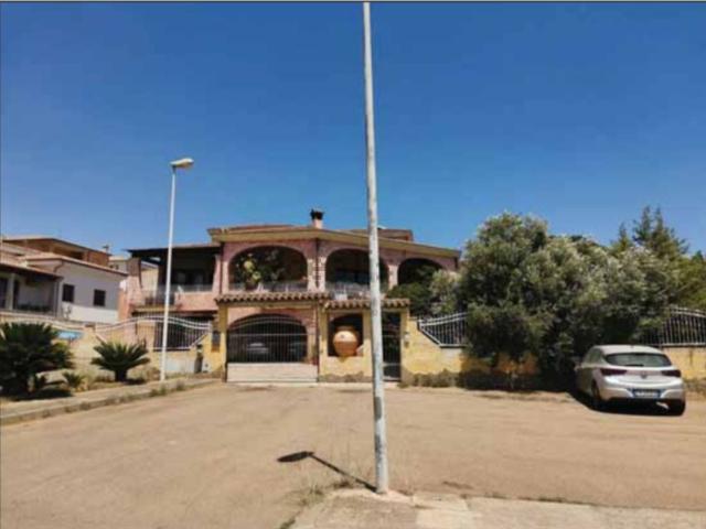 Case e ville in vendita di 288 m² in Via L. Ariosto
