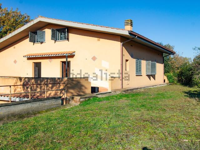 Case e ville in vendita di 288 m² in Via Lese