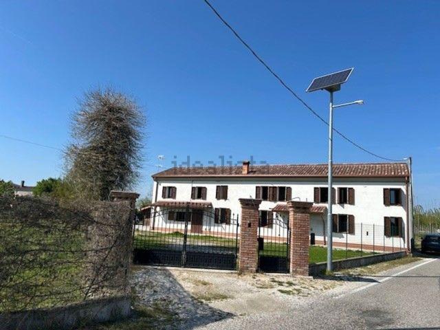 Case e ville in vendita di 288 m² in Via Stradazza, 1063
