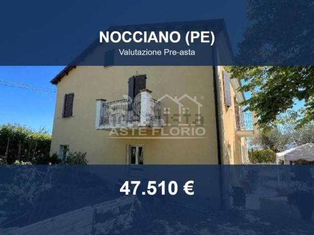 Case e ville in vendita di 288 m² in Contrada Casali, 21