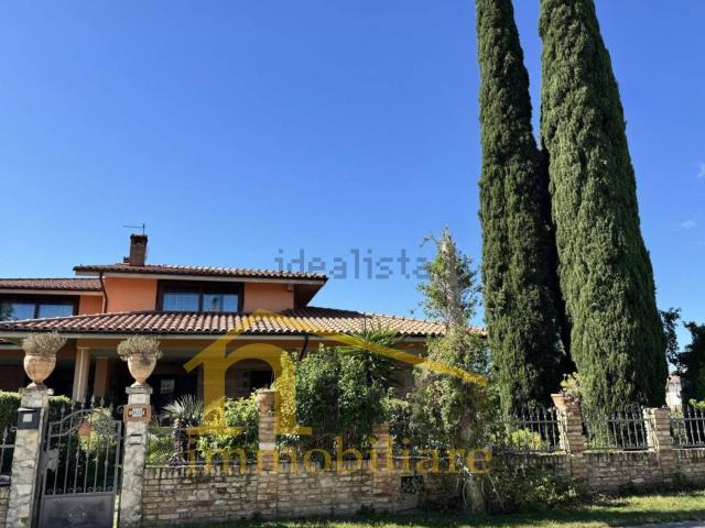 Case e ville in vendita di 288 m² in Contrada Collina, 80