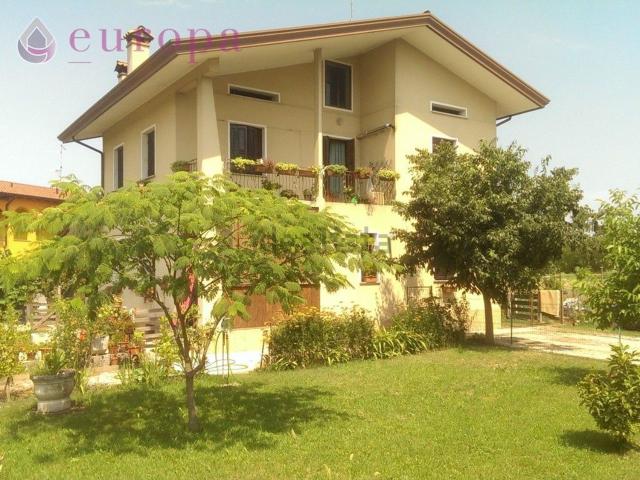 Case e ville in vendita di 289 m²