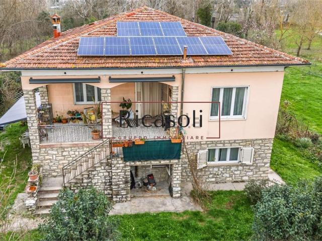 Case e ville in vendita di 289 m² in Via di Ronco, 856