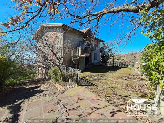 Case e ville in vendita di 289 m² in Strada Iazzo Vecchio