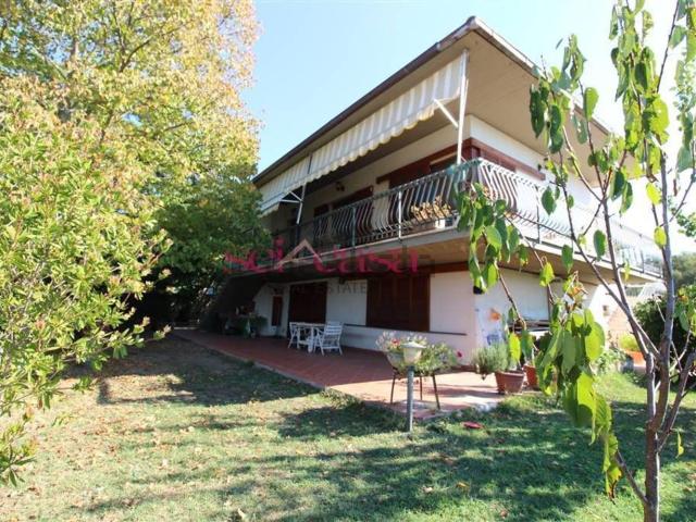 Case e ville in vendita di 290 m²