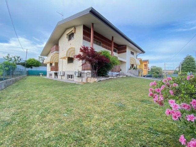 Case e ville in vendita di 290 m²