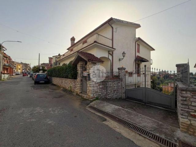 Case e ville in vendita di 290 m²