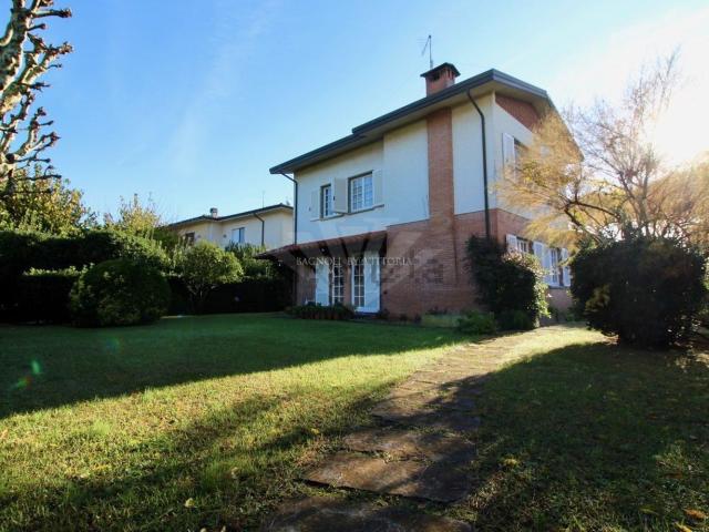 Case e ville in vendita di 290 m²