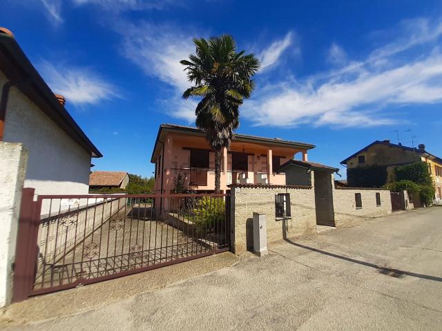 Case e ville in vendita di 290 m² in Via Cantone, 18