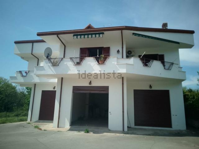 Case e ville in vendita di 290 m² in Via Casilina Nord