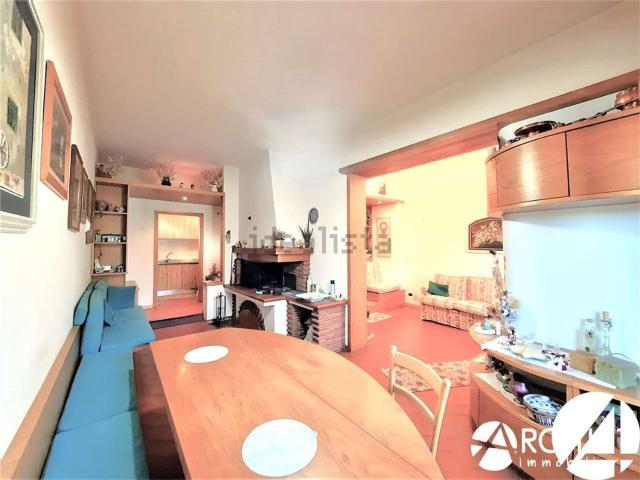 Case e ville in vendita di 290 m² in Via Castellina, 15