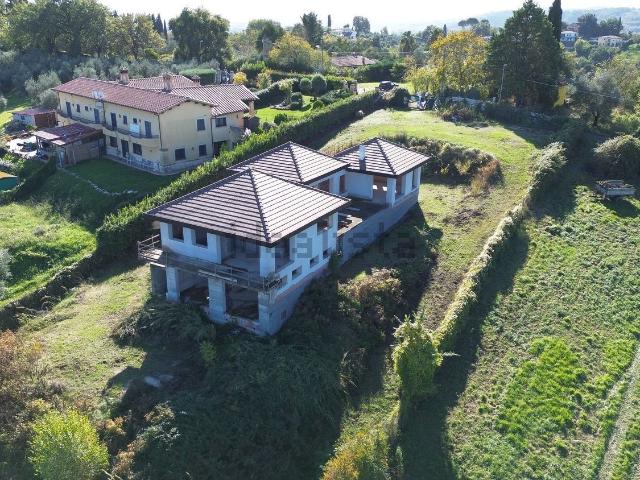 Case e ville in vendita di 290 m² in Via Cisterne