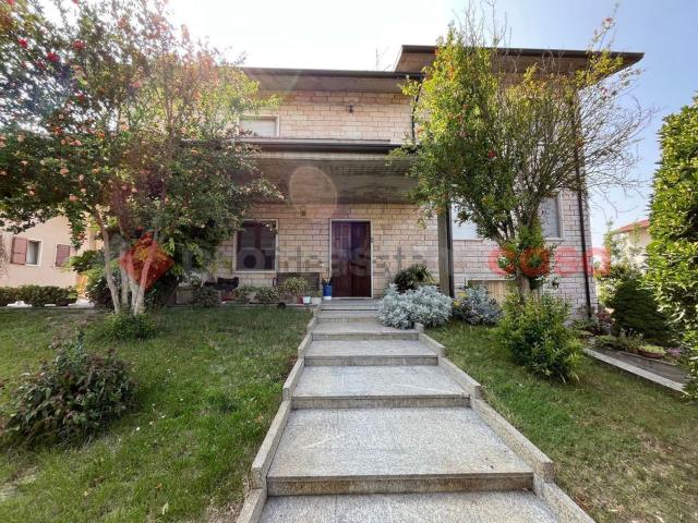 Case e ville in vendita di 290 m² in Via Antonio Vivaldi