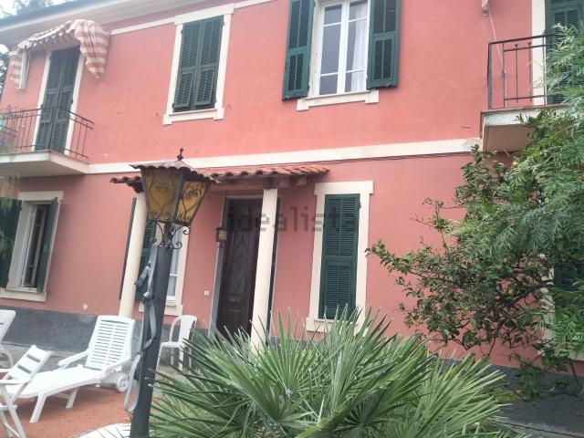 Case e ville in vendita di 290 m² in Via Artallo