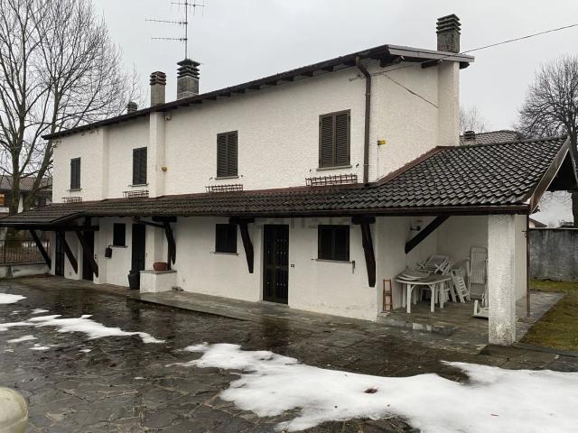 Case e ville in vendita di 290 m² in Via Boffalora, 1