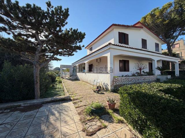 Case e ville in vendita di 290 m² in Via Bernardino Luini