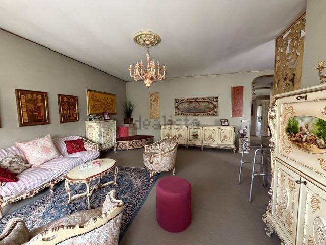 Case e ville in vendita di 290 m² in Via Giuseppe Verdi